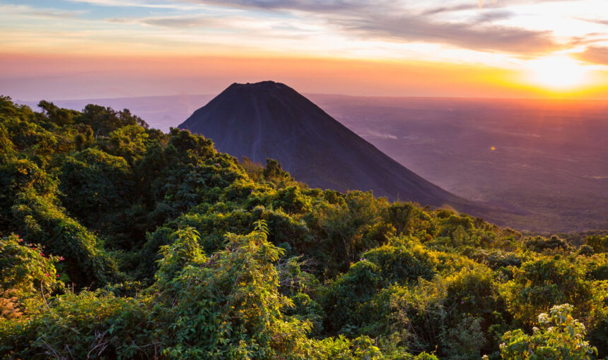 Explorando la Tierra de Volcanes: Datos Curiosos sobre El Salvador